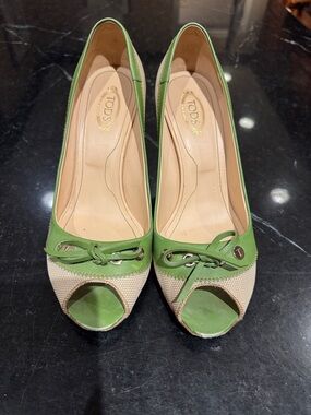TOD'S Green and Beige Open-Toe Bow Pumps